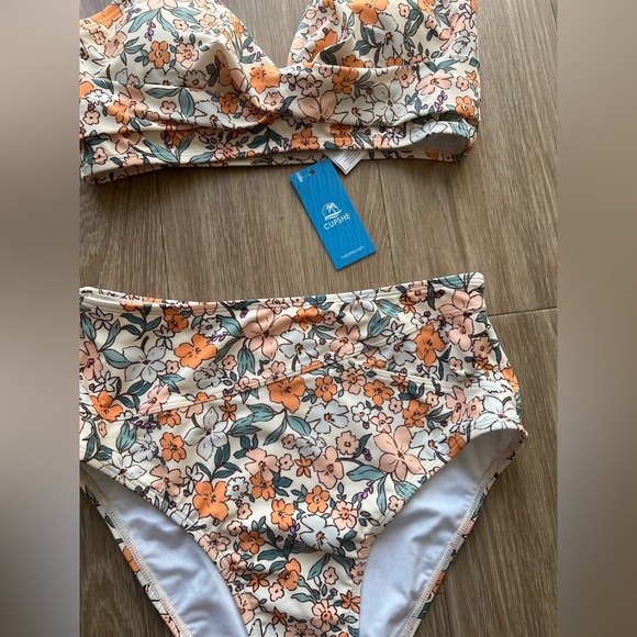 Cupshe women’s Floral Print Bikini Set - Orange and Cream toe piece set Small - Picture 4 of 7